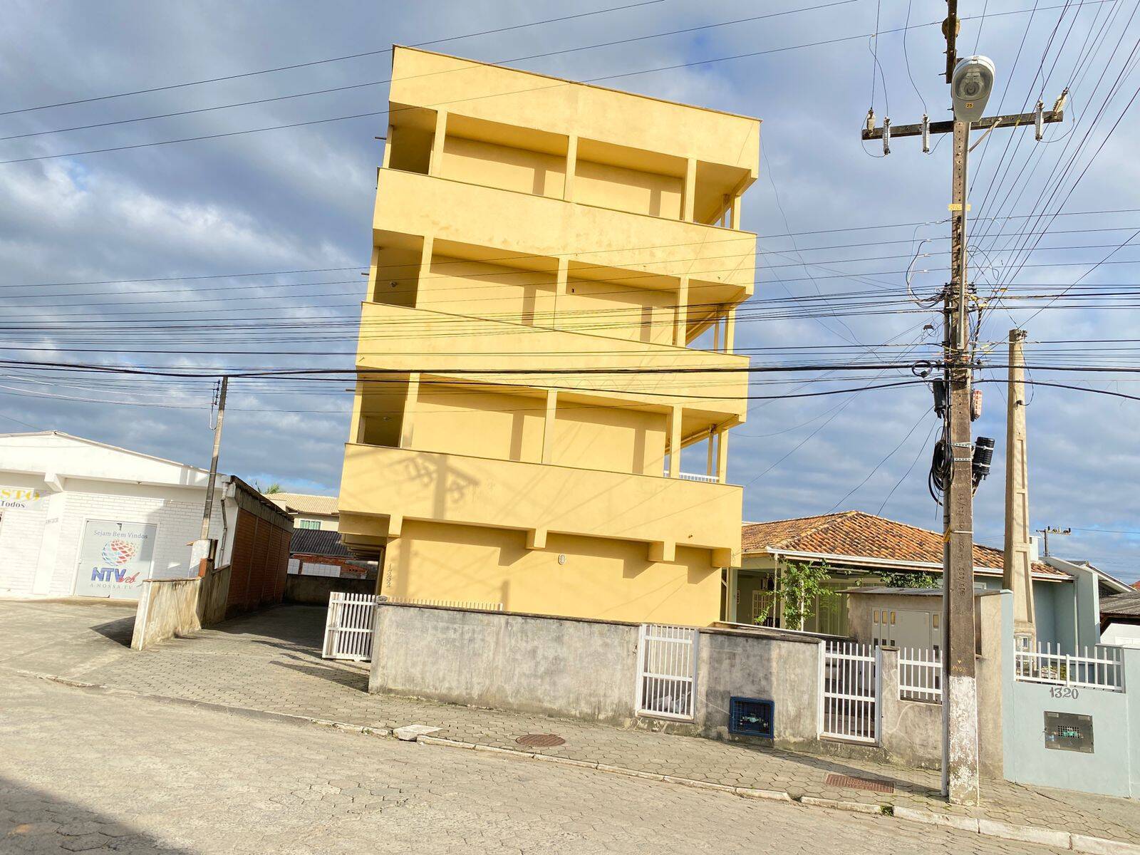 Apartamento à venda e aluguel com 15 quartos, 688m² - Foto 3