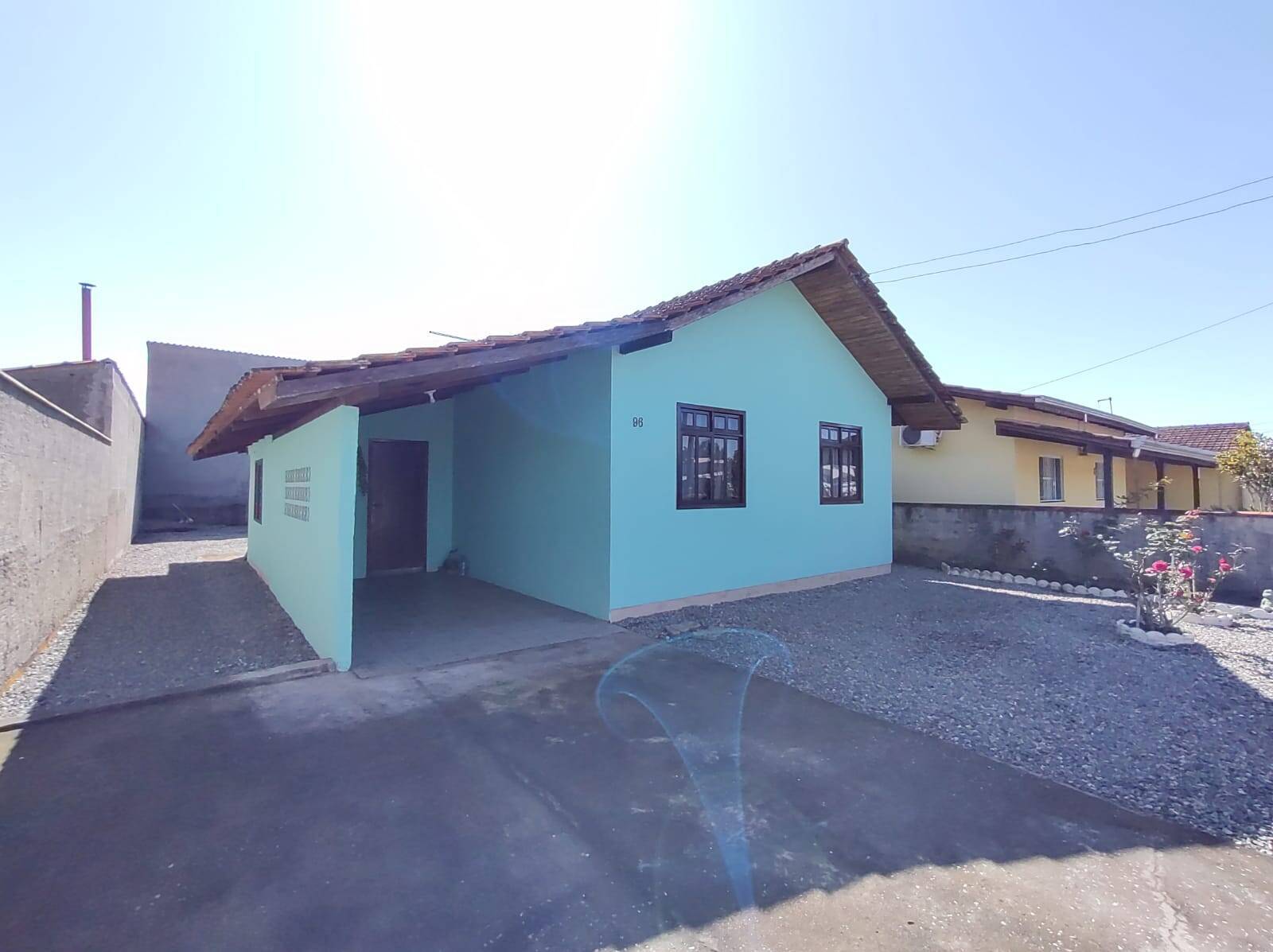 Casa à venda com 2 quartos, 90m² - Foto 1