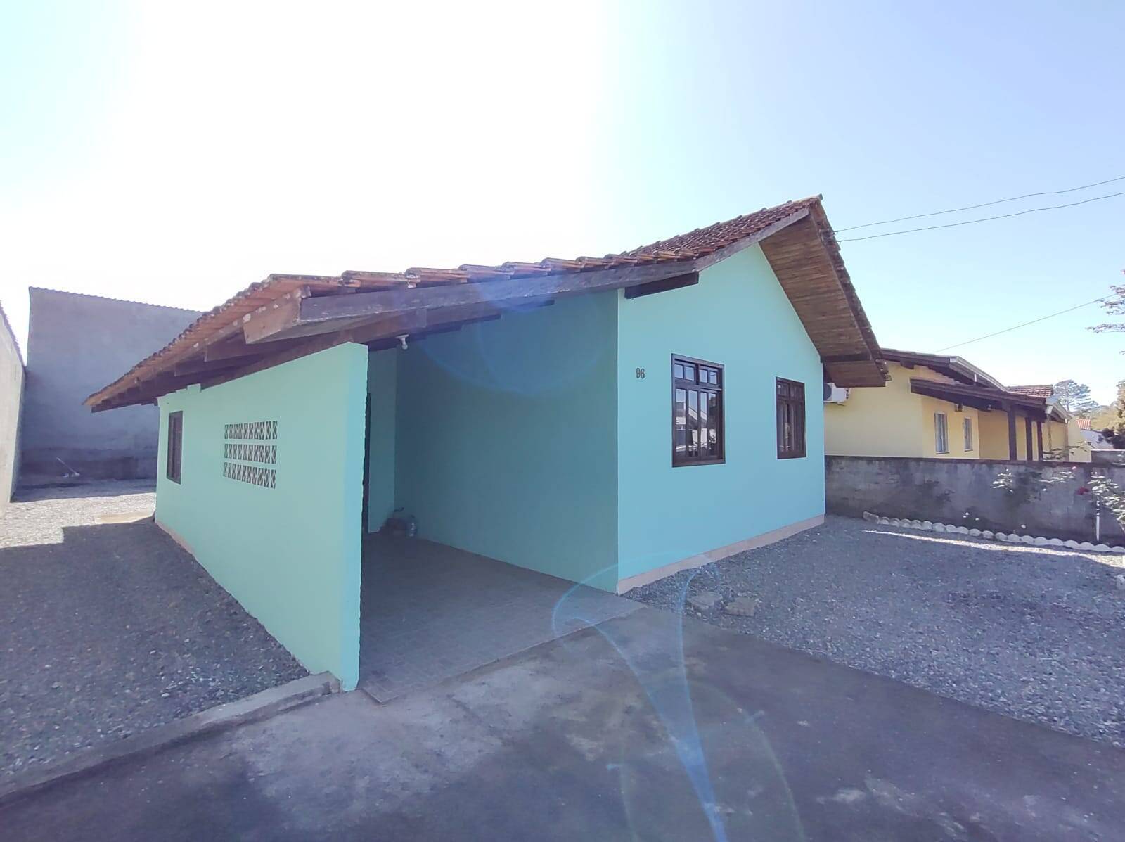 Casa à venda com 2 quartos, 90m² - Foto 2