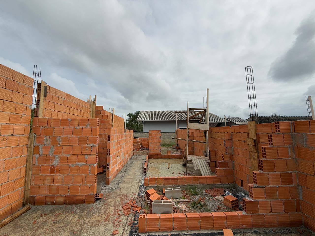 Casa à venda com 3 quartos, 75m² - Foto 2