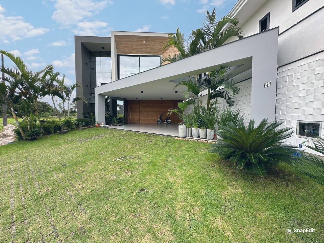 Casa à venda com 3 quartos, 305m² - Foto 1