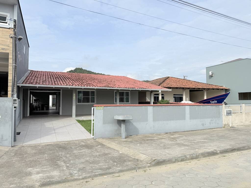 Casa à venda com 3 quartos, 130m² - Foto 1