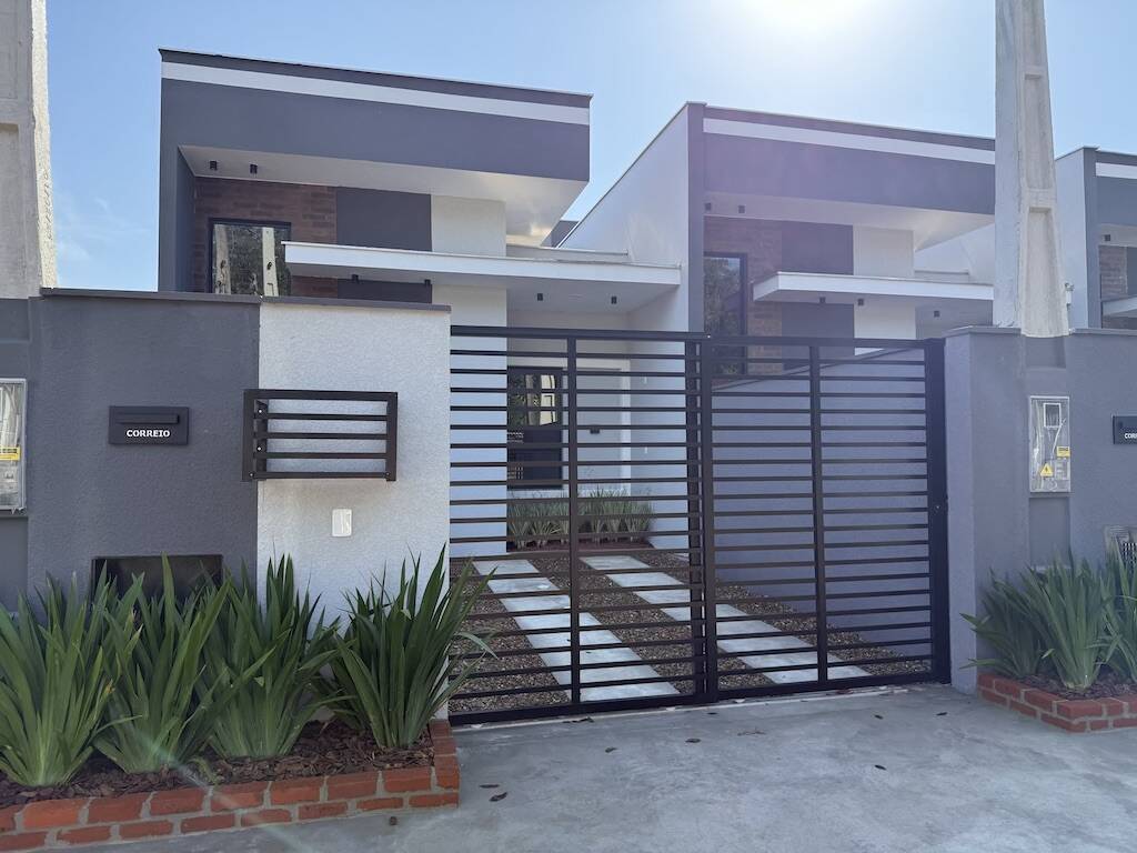 Casa à venda com 2 quartos, 62m² - Foto 1
