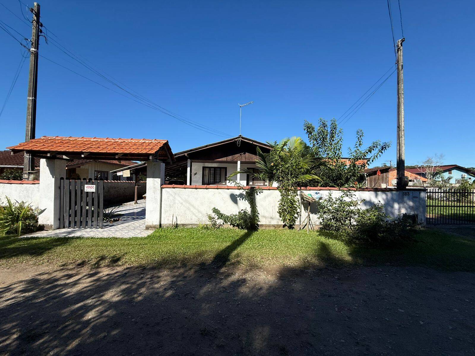 Casa à venda com 4 quartos, 180m² - Foto 1