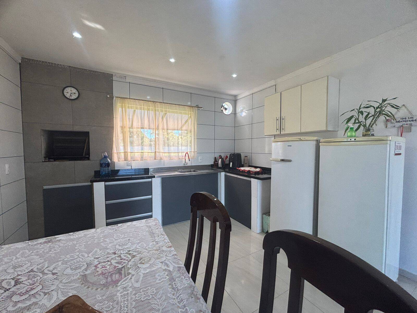 Casa à venda com 2 quartos, 2015m² - Foto 4