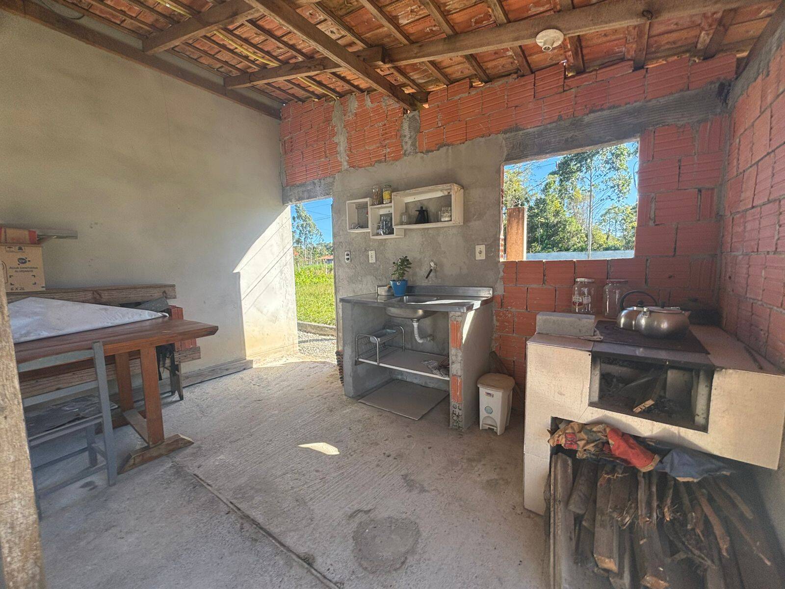 Casa à venda com 2 quartos, 2015m² - Foto 27