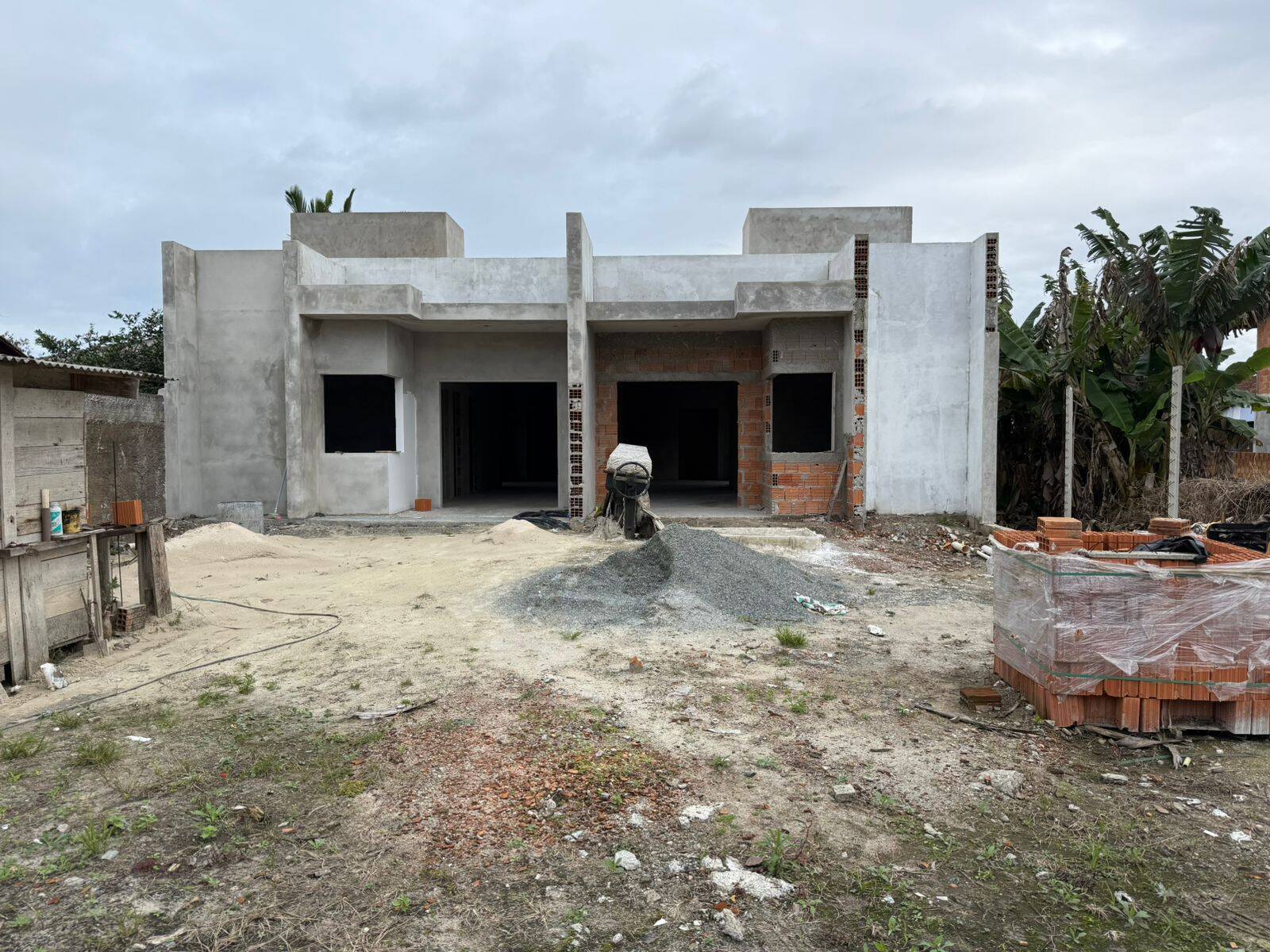 Casa à venda com 2 quartos, 98m² - Foto 1