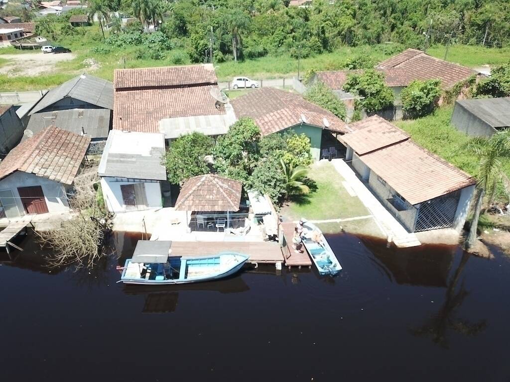 Casa à venda com 4 quartos, 150m² - Foto 1