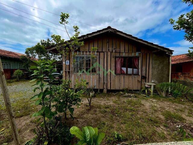 #2404 - Casa para Venda em Balneário Barra do Sul - SC