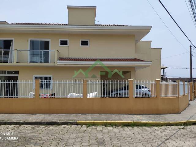 #2420 - Casa para Venda em Balneário Barra do Sul - SC