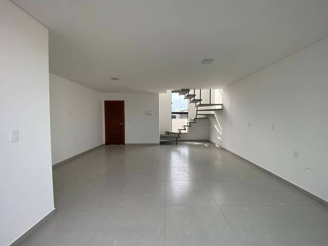 #3017 - Casa para Venda em Balneário Barra do Sul - SC